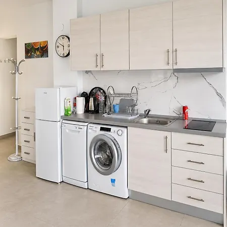 Modern Flat 100m To Sea *